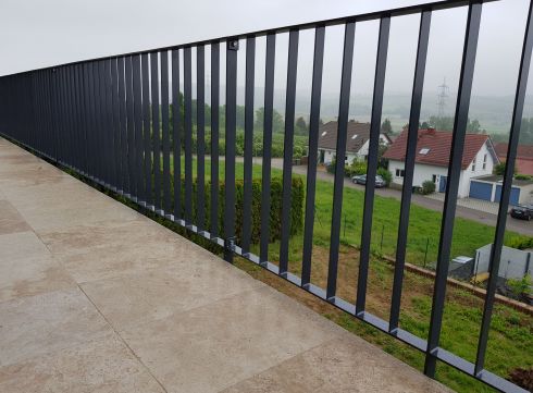Flachstahlgeländer mit Pulverbeschichtung
